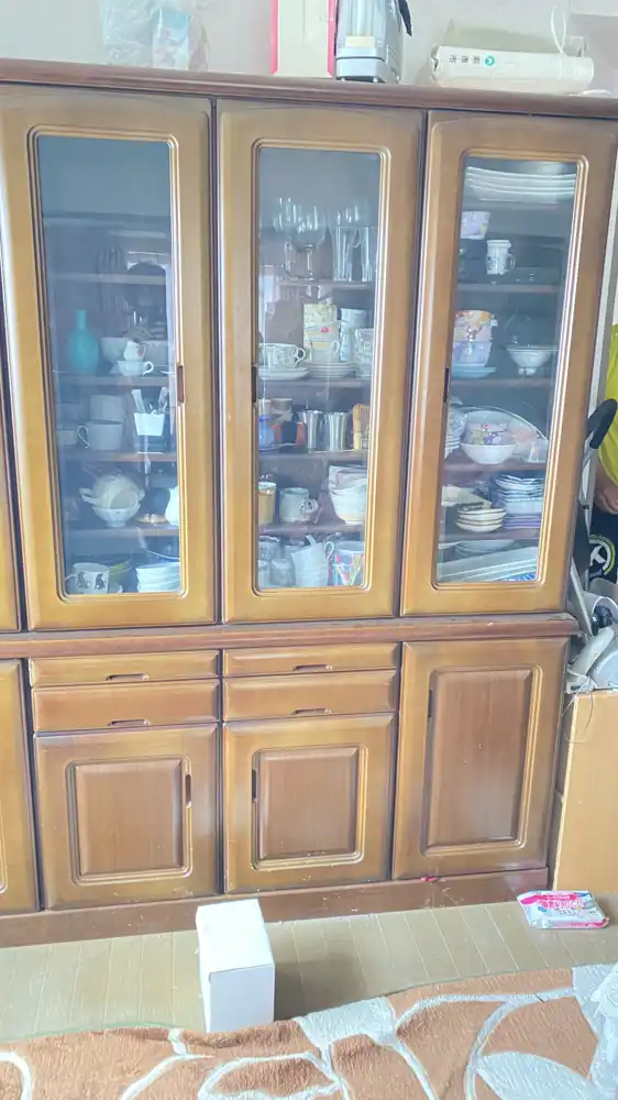 棚の中身も含めた片付けの対象を写した写真